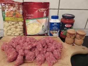Ingrédients_Gratin de gnocchi, sauce tomates et saucisses